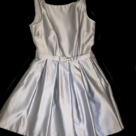 Laundry by Shelli Segal Silver Satin Cocktail Dress Size 4 - Picture 1 of 6